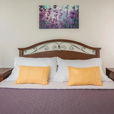 The Lagoon Luxury House