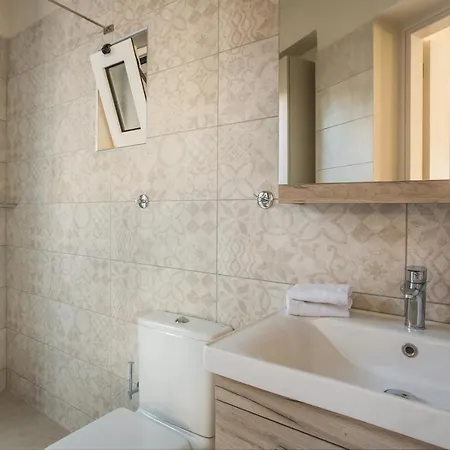 The Lagoon Luxury House